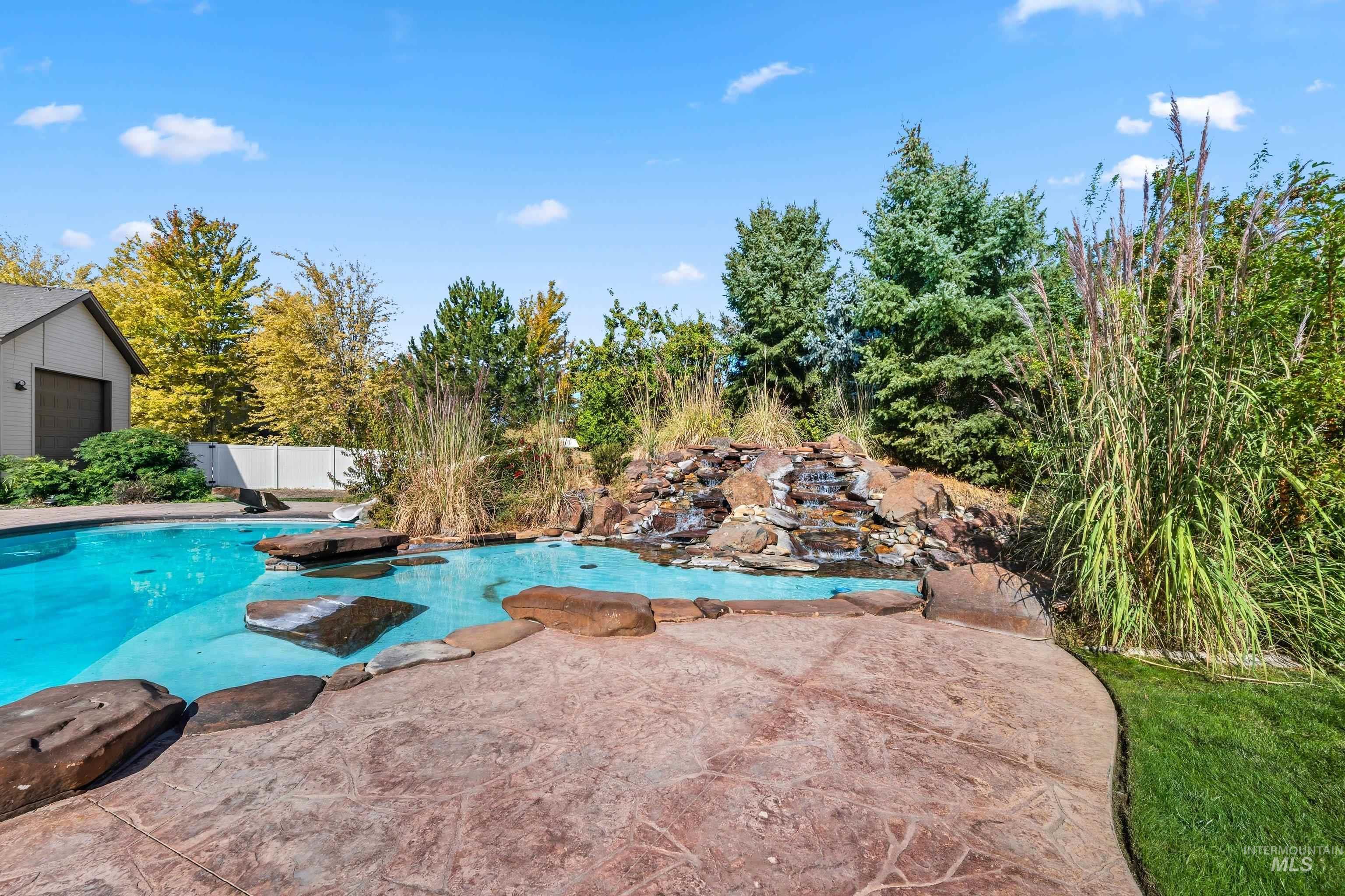214 E Shafer Vw, Meridian, Idaho 83642-2581, 5 Bedrooms, 4.5 Bathrooms, Residential For Sale, Price $1,209,000,MLS 98989243