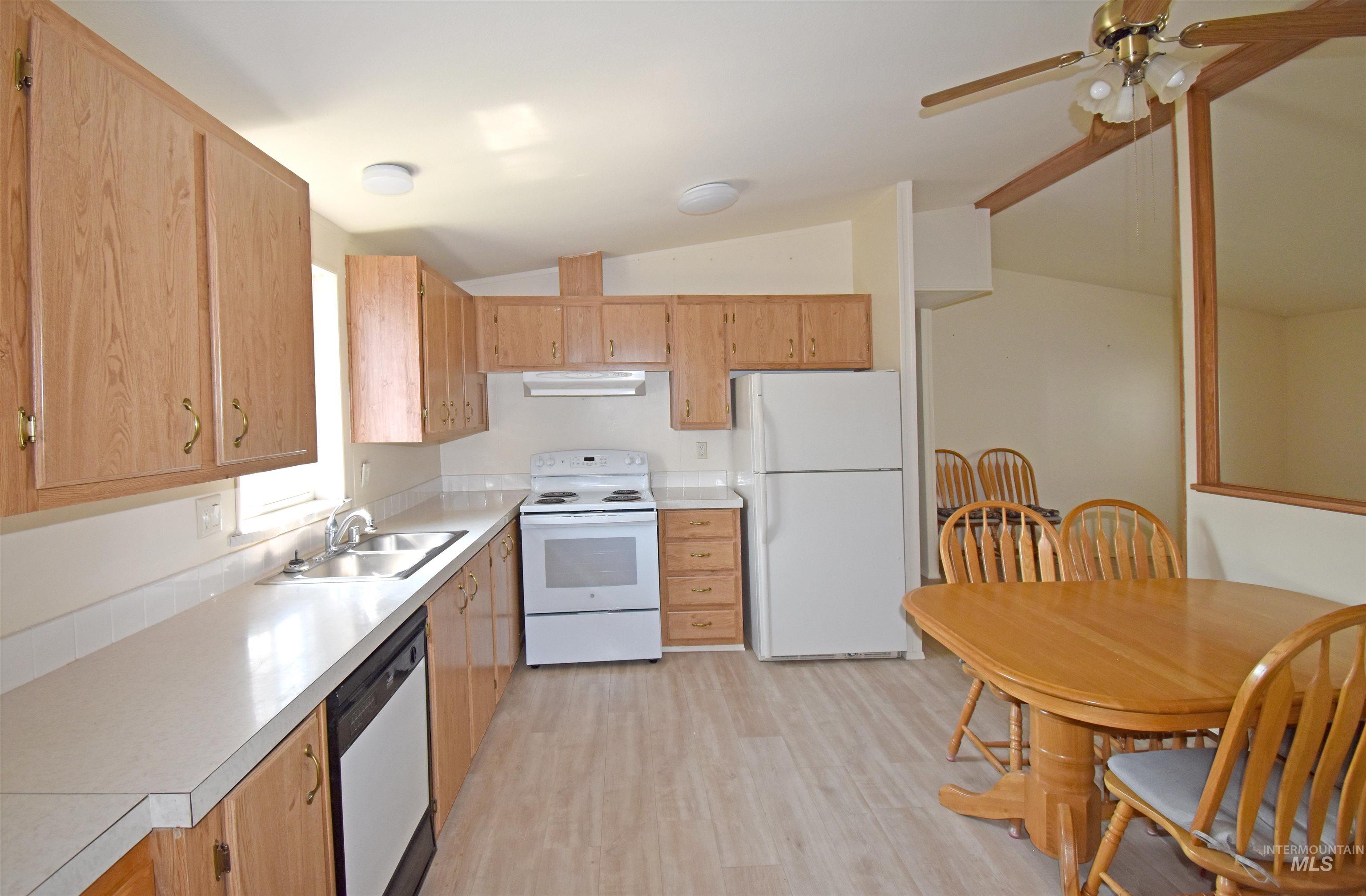 2115 6th Avenue #86, Clarkston, Washington 99403, 3 Bedrooms, 2 Bathrooms, Residential For Sale, Price $98,000,MLS 98989250