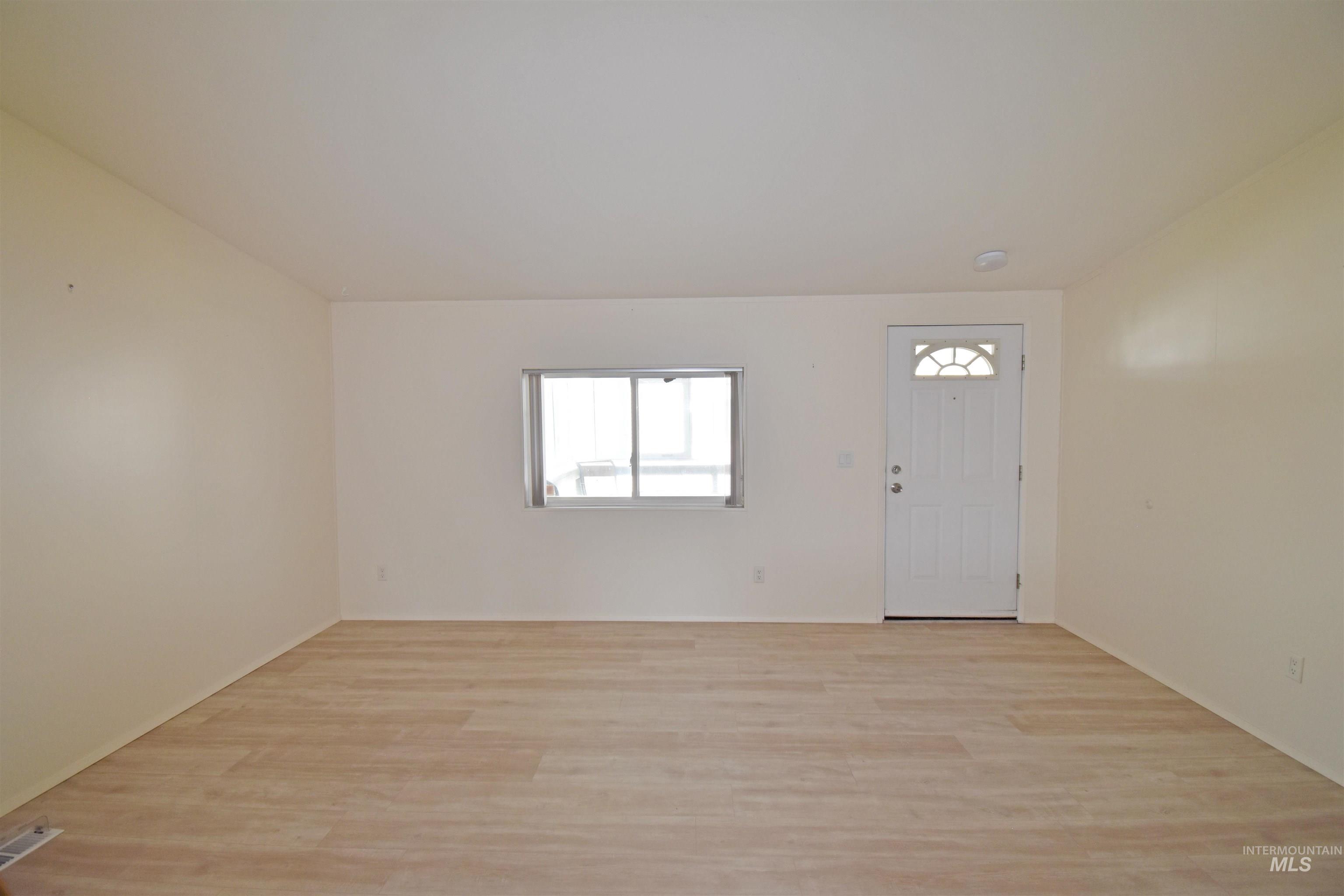 2115 6th Avenue #86, Clarkston, Washington 99403, 3 Bedrooms, 2 Bathrooms, Residential For Sale, Price $98,000,MLS 98989250