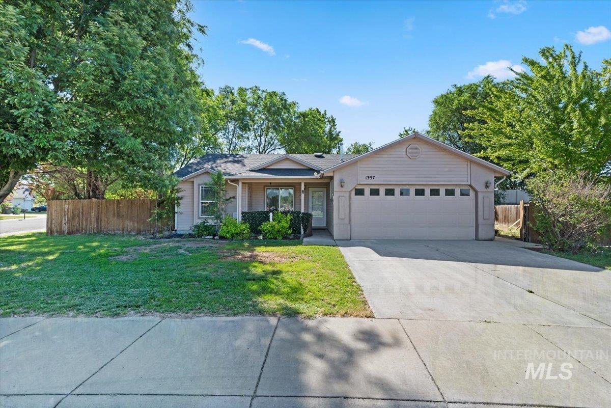 1397 W Silver Salmon Dr, Meridian, Idaho 83642, 3 Bedrooms, 2 Bathrooms, Residential For Sale, Price $420,000,MLS 98989251