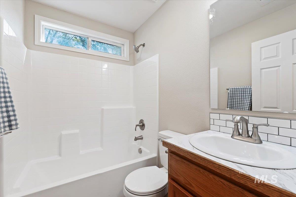 1397 W Silver Salmon Dr, Meridian, Idaho 83642, 3 Bedrooms, 2 Bathrooms, Residential For Sale, Price $420,000,MLS 98989251