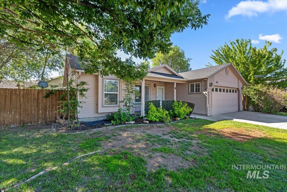 1397 W Silver Salmon Dr, Meridian, Idaho 83642, 3 Bedrooms, 2 Bathrooms, Residential For Sale, Price $420,000,MLS 98989251