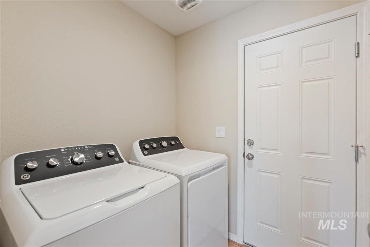 1397 W Silver Salmon Dr, Meridian, Idaho 83642, 3 Bedrooms, 2 Bathrooms, Residential For Sale, Price $420,000,MLS 98989251