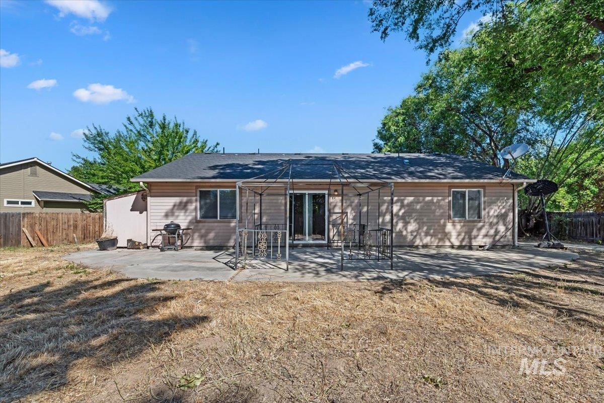 1397 W Silver Salmon Dr, Meridian, Idaho 83642, 3 Bedrooms, 2 Bathrooms, Residential For Sale, Price $420,000,MLS 98989251