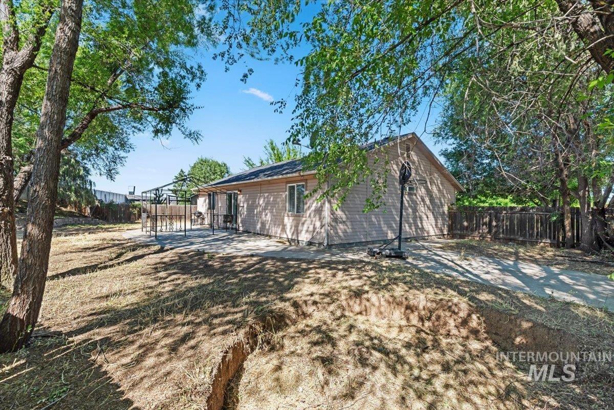 1397 W Silver Salmon Dr, Meridian, Idaho 83642, 3 Bedrooms, 2 Bathrooms, Residential For Sale, Price $420,000,MLS 98989251