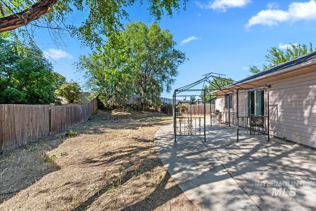 1397 W Silver Salmon Dr, Meridian, Idaho 83642, 3 Bedrooms, 2 Bathrooms, Residential For Sale, Price $420,000,MLS 98989251