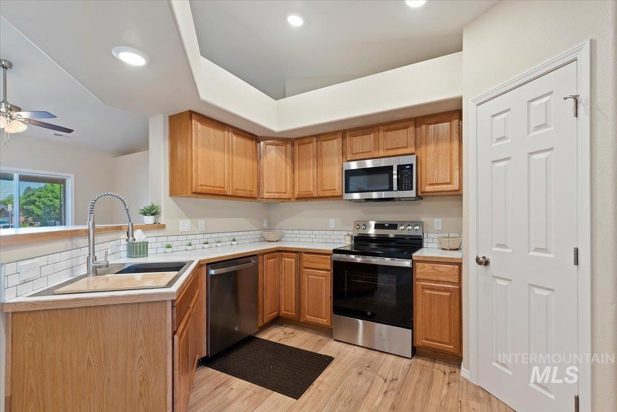 1397 W Silver Salmon Dr, Meridian, Idaho 83642, 3 Bedrooms, 2 Bathrooms, Residential For Sale, Price $420,000,MLS 98989251