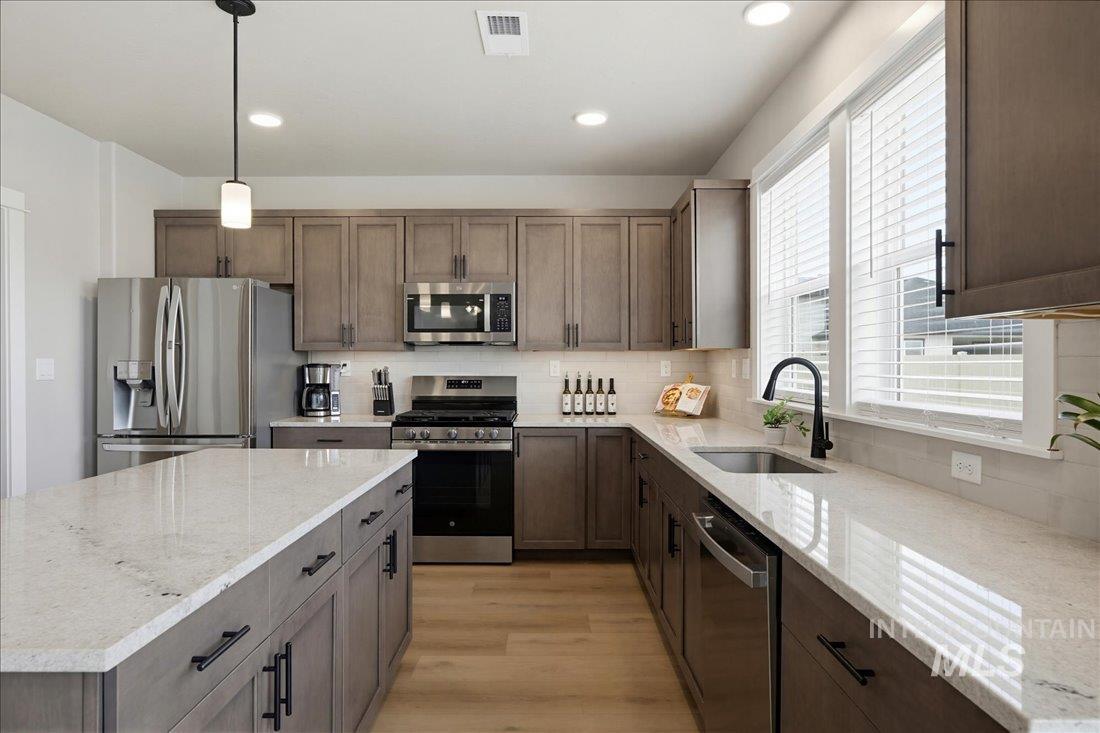 1973 N Perth Ave, Middleton, Idaho 83644, 5 Bedrooms, 3 Bathrooms, Residential For Sale, Price $734,900,MLS 98989256