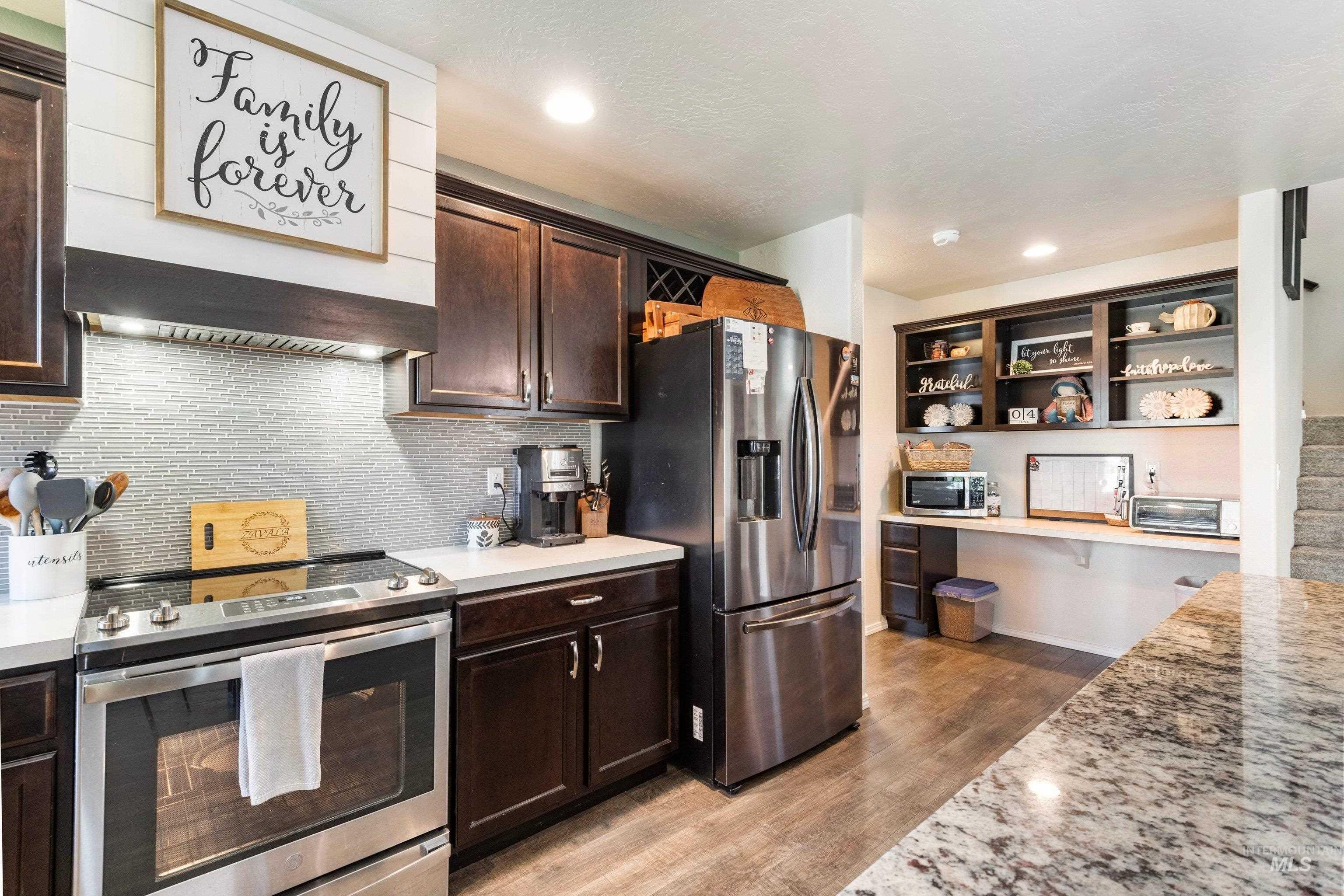 3028 W Navy St., Kuna, Idaho 83634-0000, 4 Bedrooms, 2.5 Bathrooms, Residential For Sale, Price $529,900,MLS 98989258