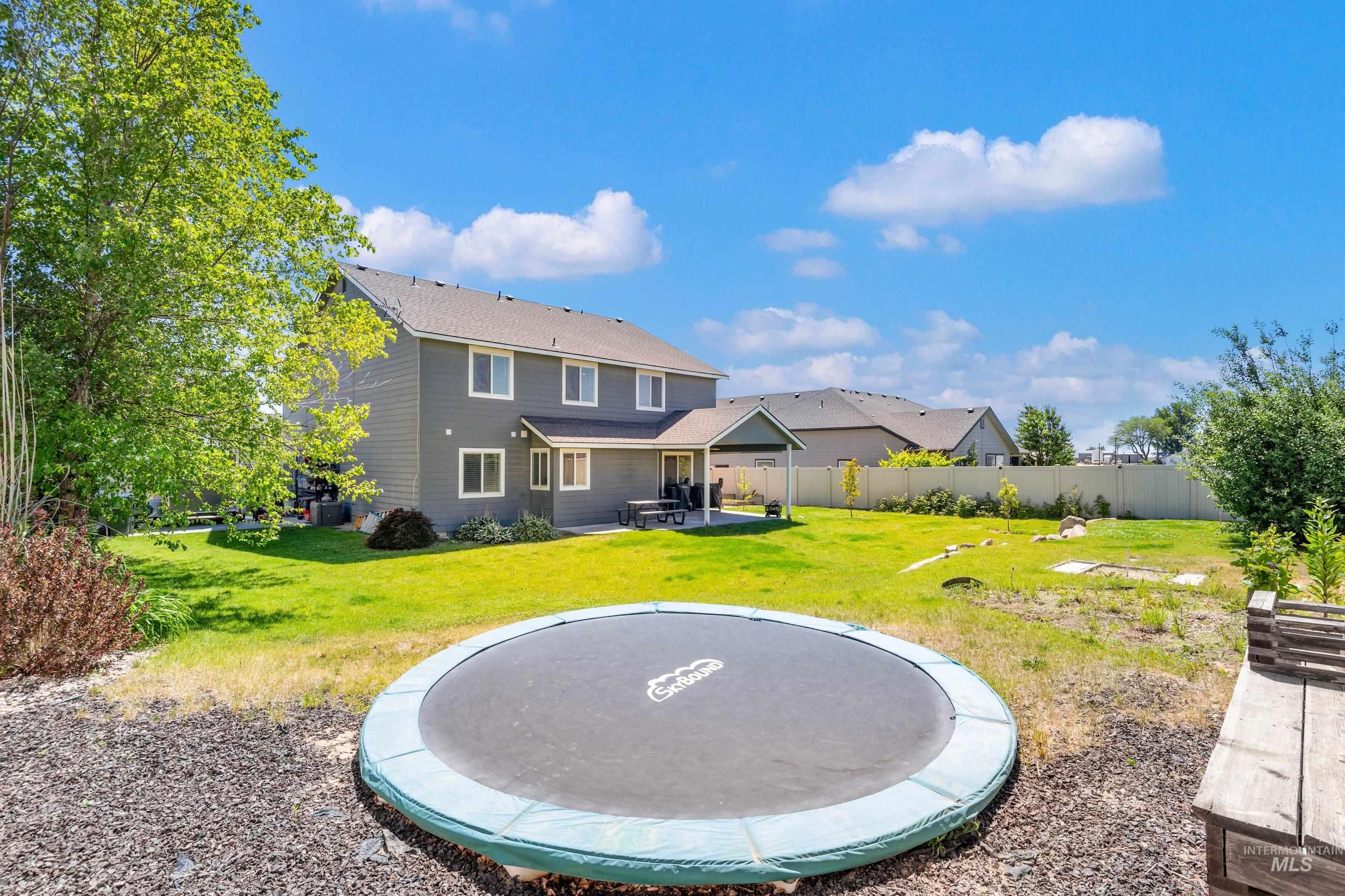 3028 W Navy St., Kuna, Idaho 83634-0000, 4 Bedrooms, 2.5 Bathrooms, Residential For Sale, Price $529,900,MLS 98989258