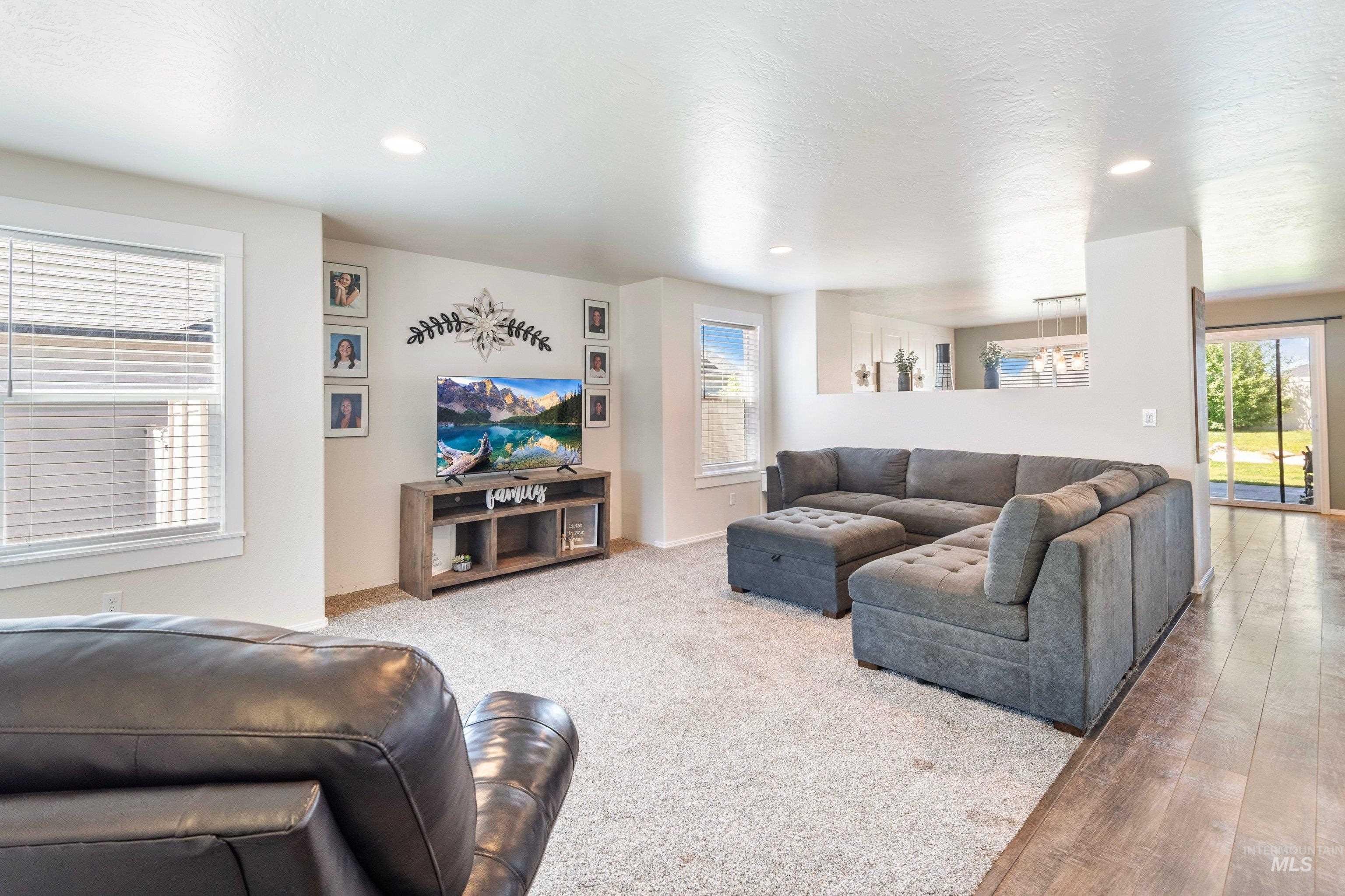 3028 W Navy St., Kuna, Idaho 83634-0000, 4 Bedrooms, 2.5 Bathrooms, Residential For Sale, Price $529,900,MLS 98989258
