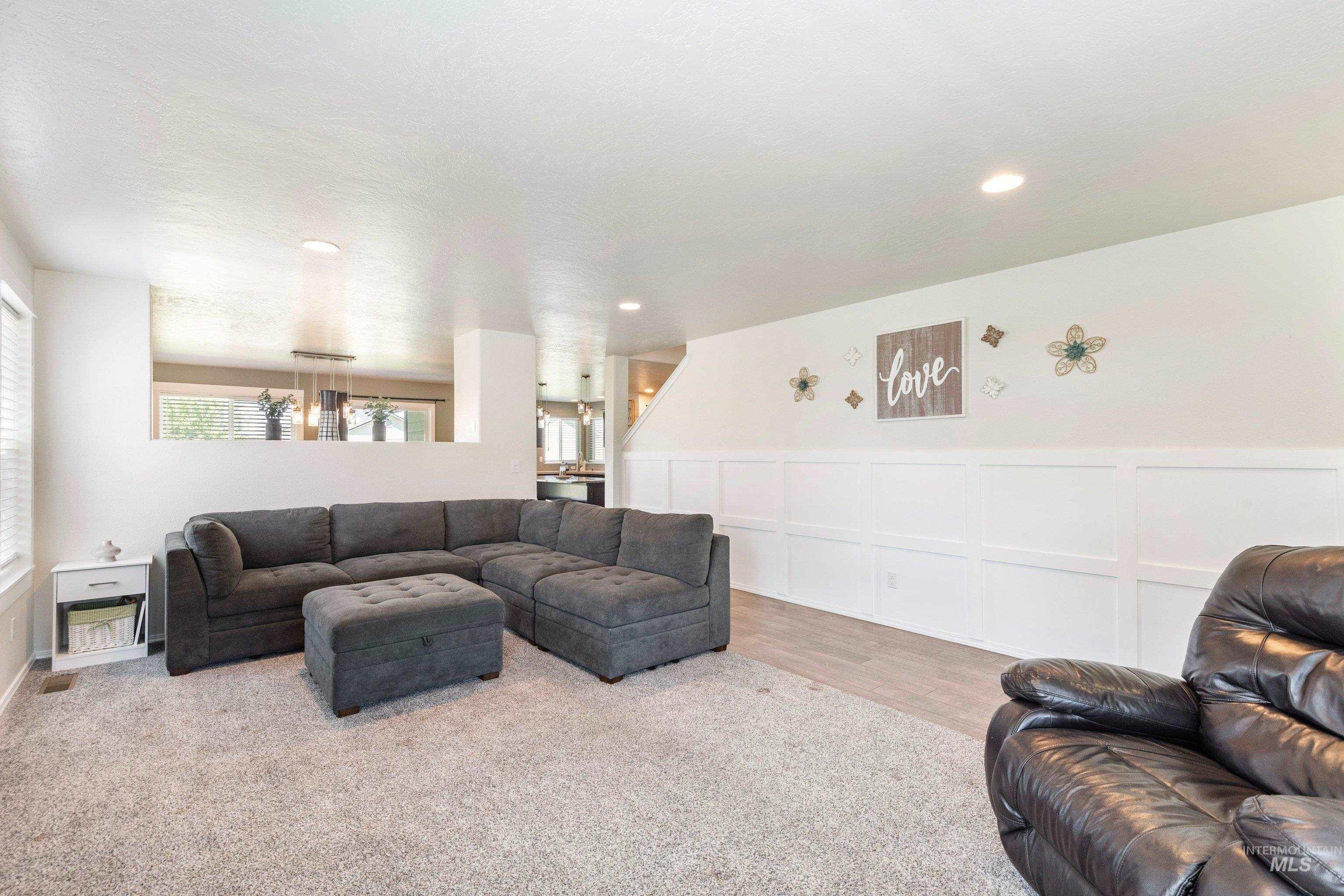 3028 W Navy St., Kuna, Idaho 83634-0000, 4 Bedrooms, 2.5 Bathrooms, Residential For Sale, Price $529,900,MLS 98989258