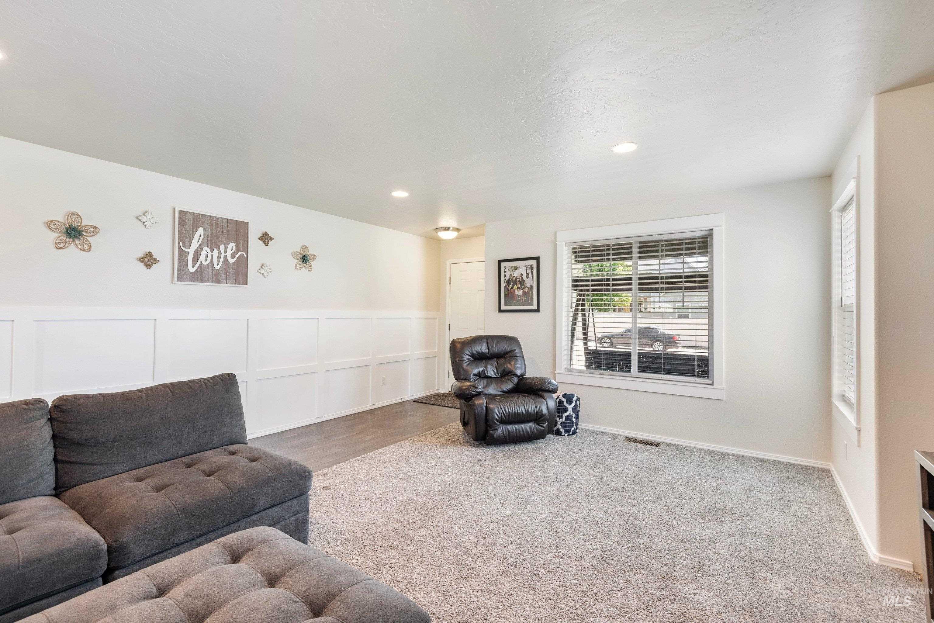 3028 W Navy St., Kuna, Idaho 83634-0000, 4 Bedrooms, 2.5 Bathrooms, Residential For Sale, Price $529,900,MLS 98989258