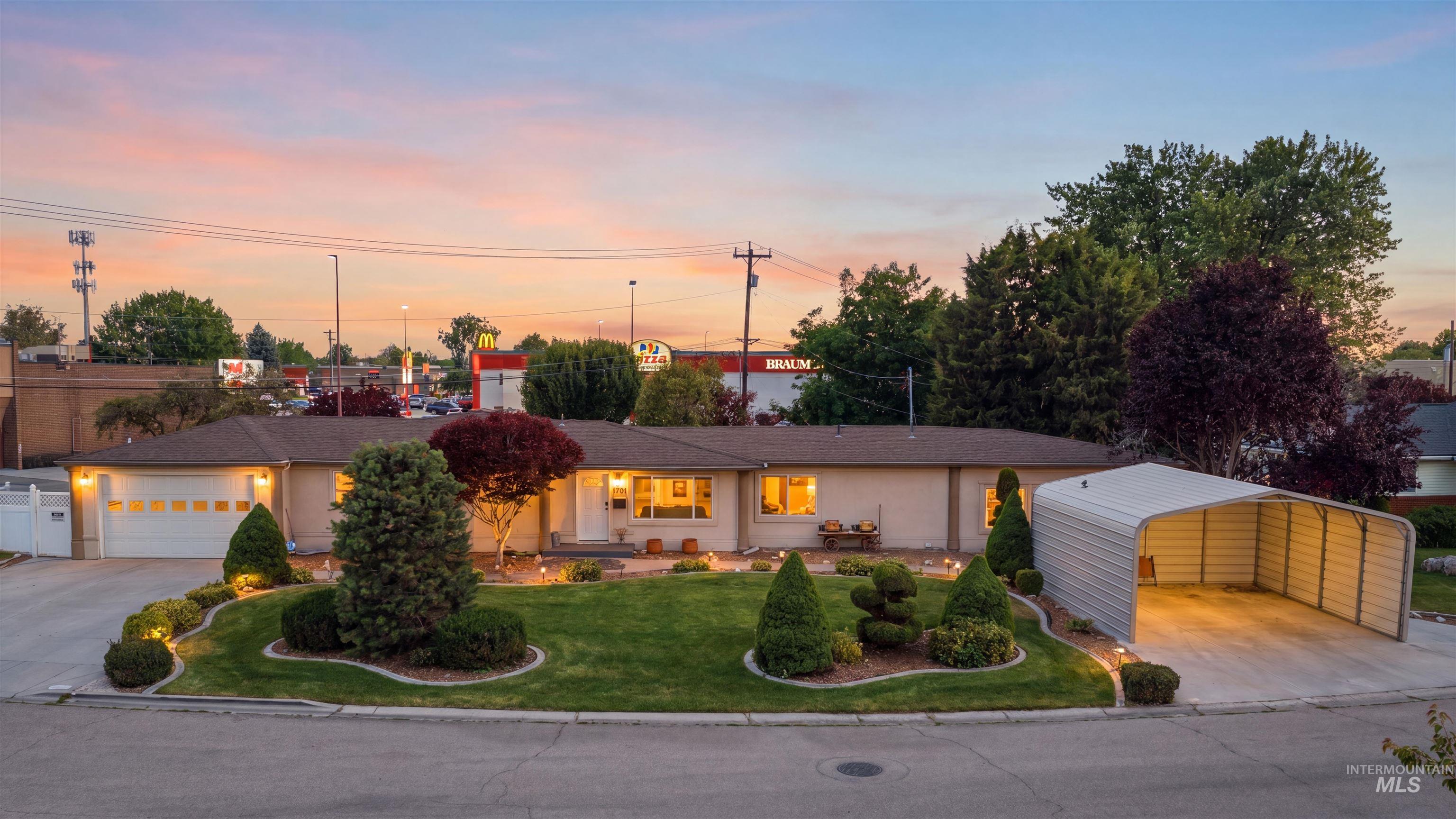 1707 N Westland Dr, Boise, Idaho 83704, 3 Bedrooms, 2.5 Bathrooms, Residential For Sale, Price $613,000,MLS 98989259