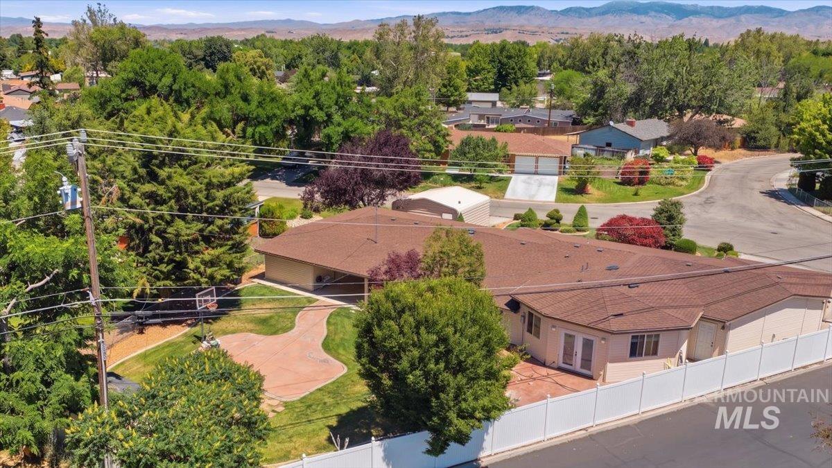 1707 N Westland Dr, Boise, Idaho 83704, 3 Bedrooms, 2.5 Bathrooms, Residential For Sale, Price $613,000,MLS 98989259