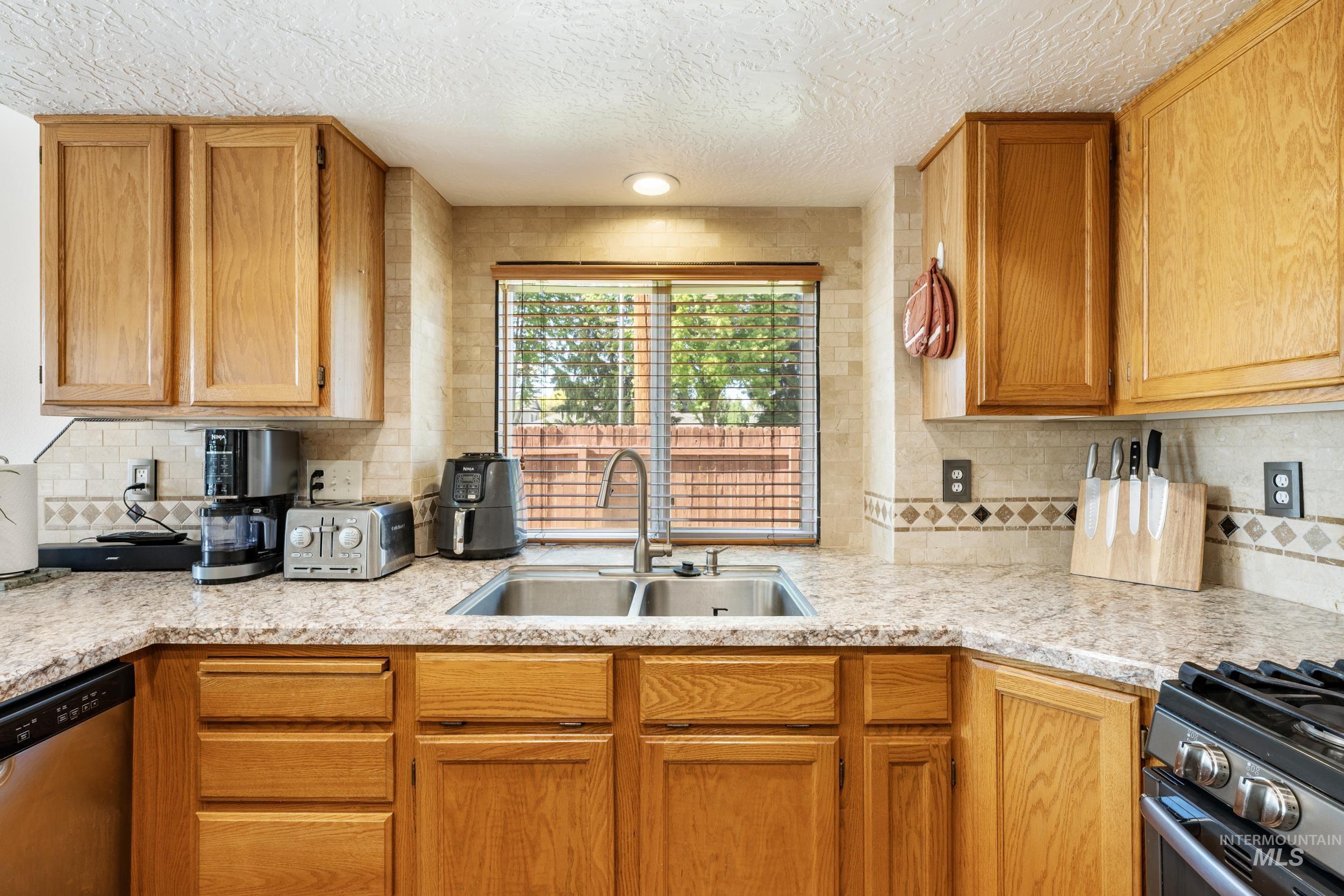 4775 N Edelweiss Ave, Boise, Idaho 83713-0522, 4 Bedrooms, 2 Bathrooms, Residential For Sale, Price $489,500,MLS 98989264