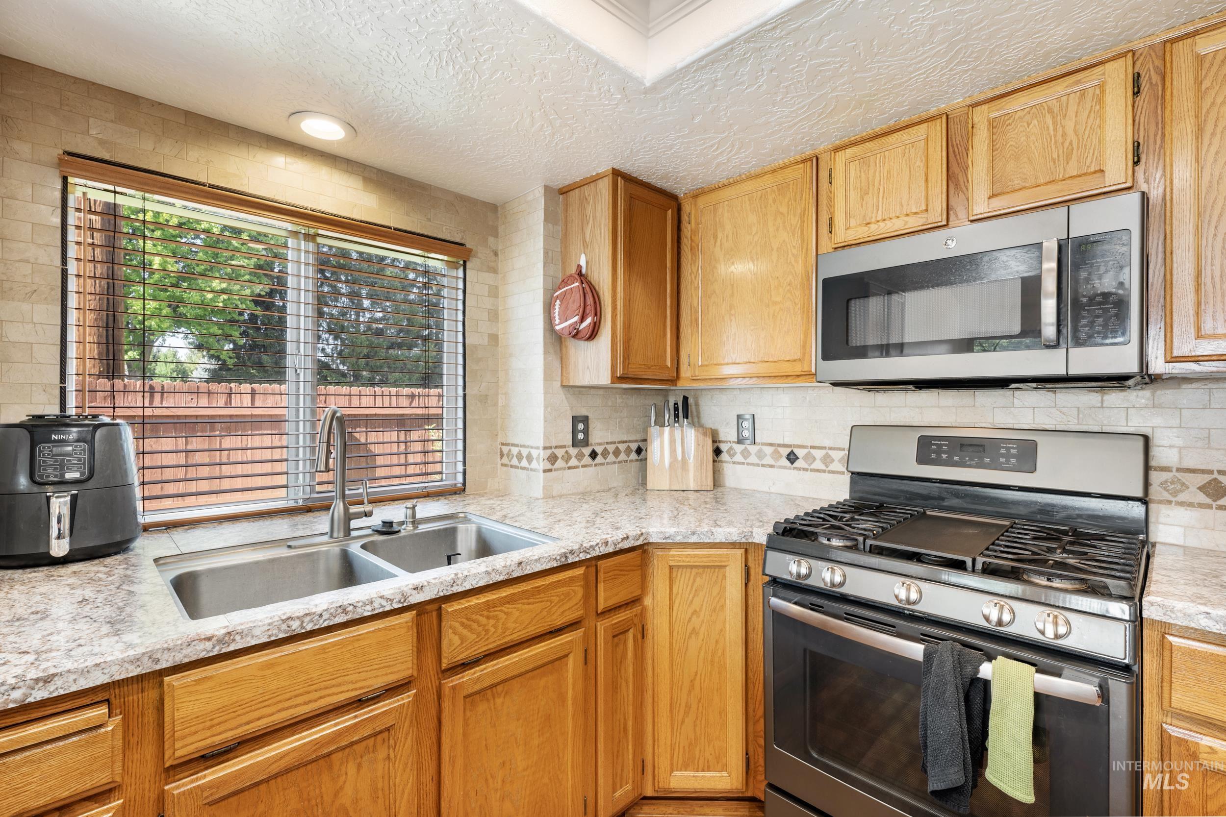 4775 N Edelweiss Ave, Boise, Idaho 83713-0522, 4 Bedrooms, 2 Bathrooms, Residential For Sale, Price $469,700,MLS 98989264