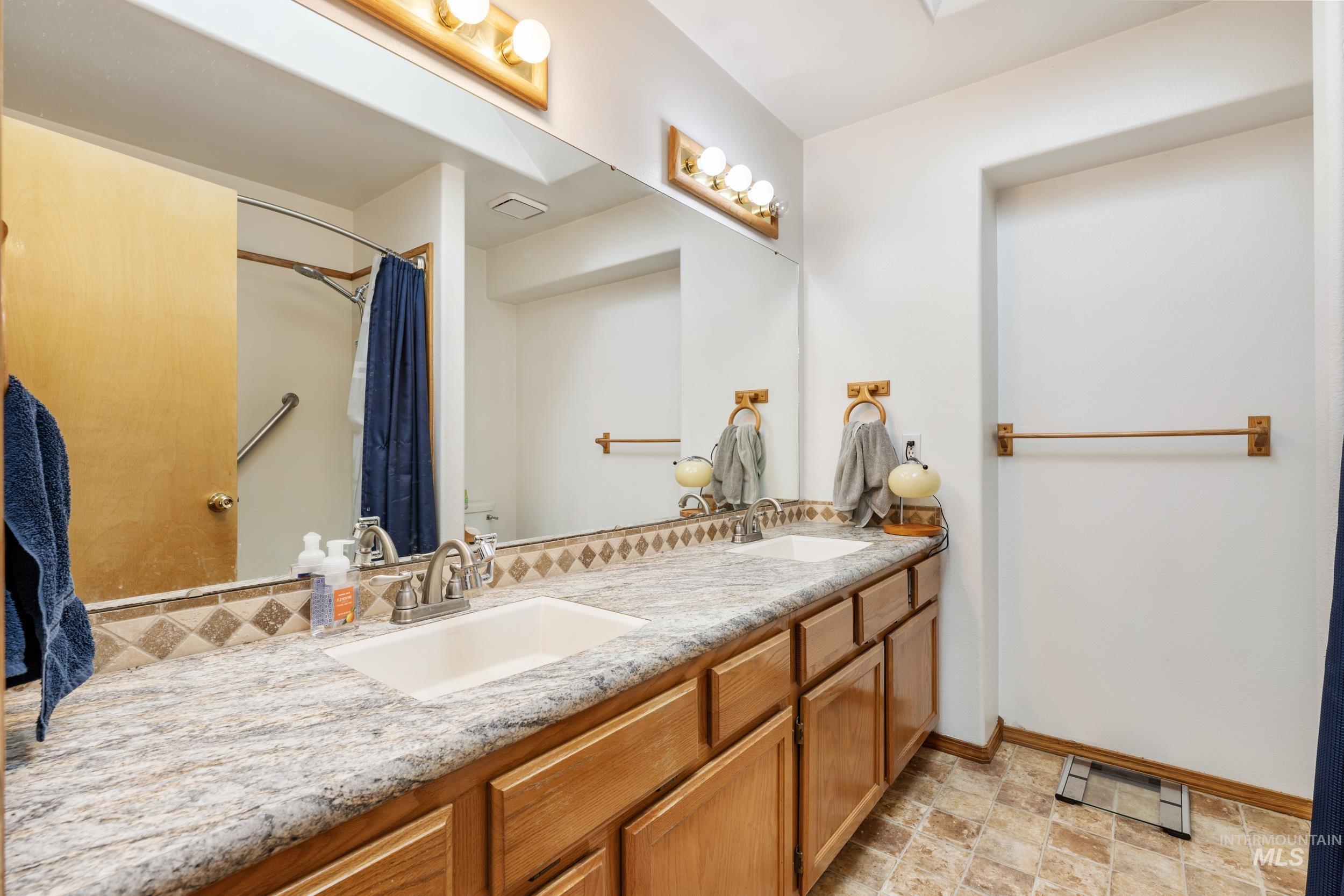 4775 N Edelweiss Ave, Boise, Idaho 83713-0522, 4 Bedrooms, 2 Bathrooms, Residential For Sale, Price $489,500,MLS 98989264
