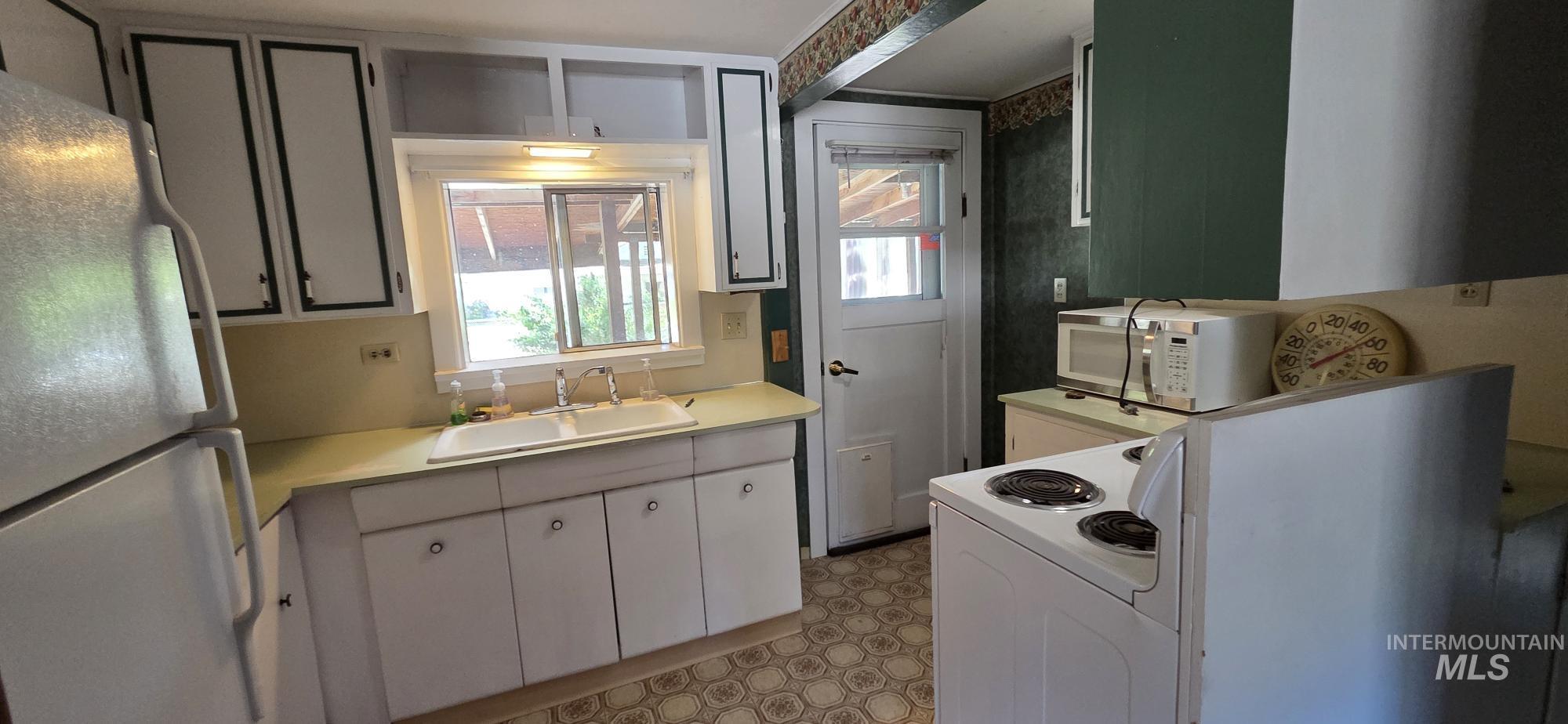 1792 Columbia St, Pomeroy, Washington 99347, 3 Bedrooms, 2 Bathrooms, Residential For Sale, Price $215,000,MLS 98989265