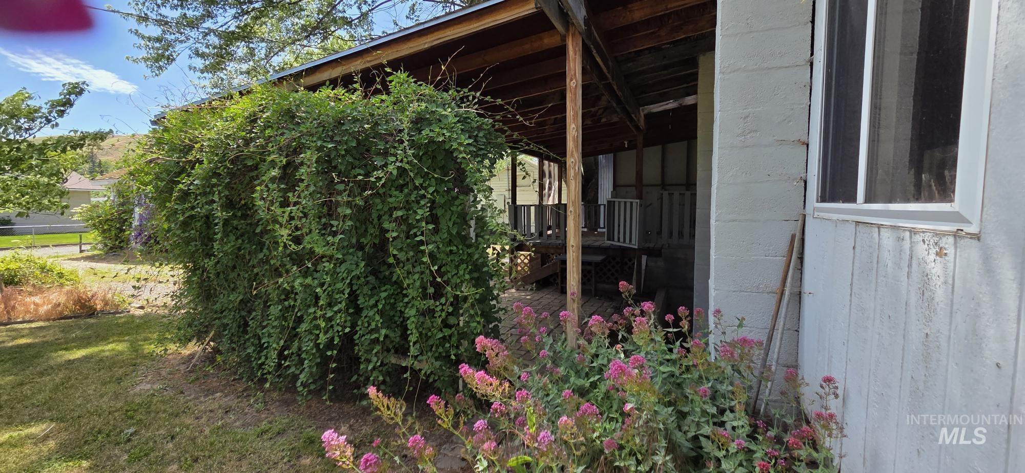 1792 Columbia St, Pomeroy, Washington 99347, 3 Bedrooms, 2 Bathrooms, Residential For Sale, Price $215,000,MLS 98989265