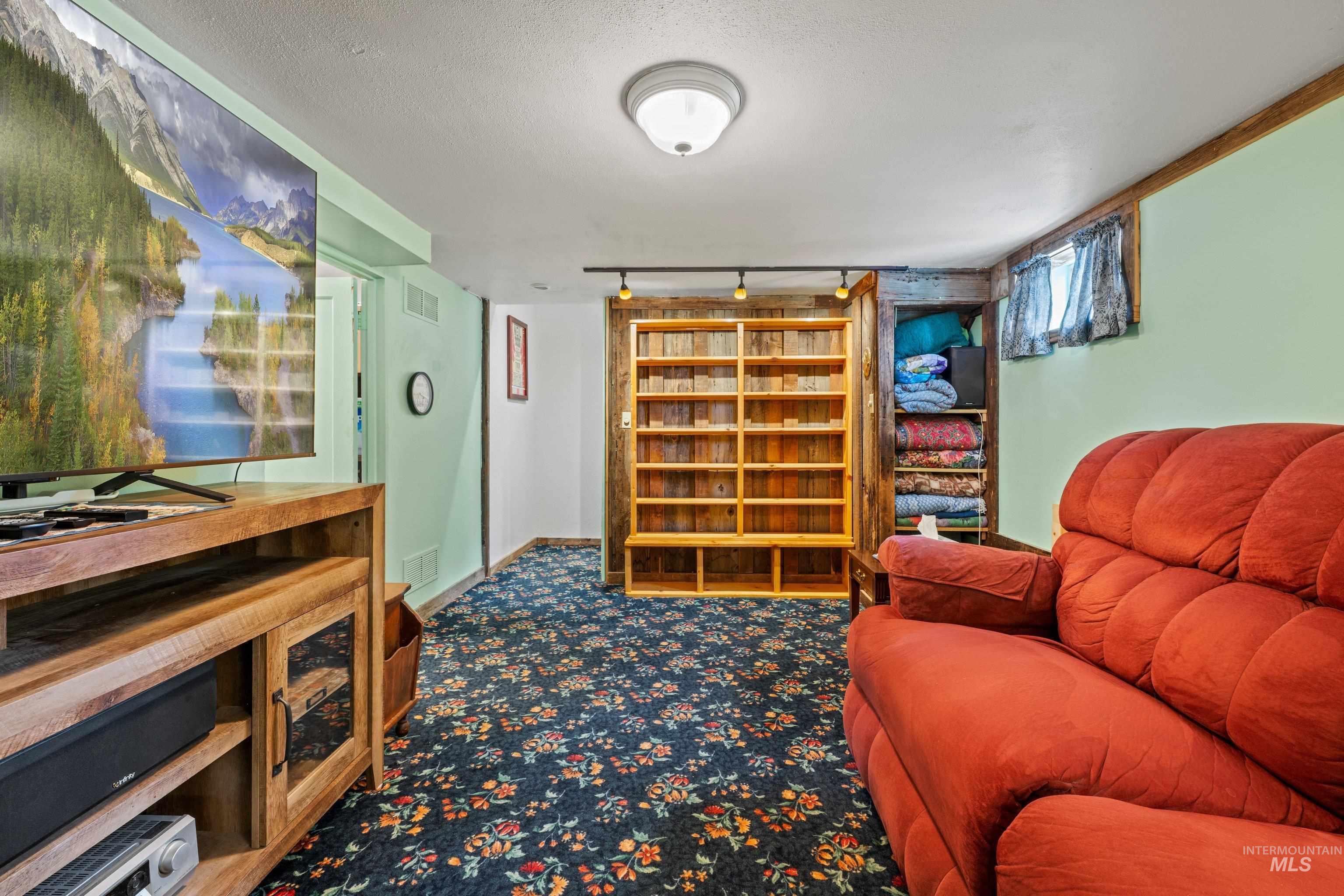 105 N Vinson St, Boise, Idaho 83706, 4 Bedrooms, 1 Bathroom, Residential For Sale, Price $475,000,MLS 98989266