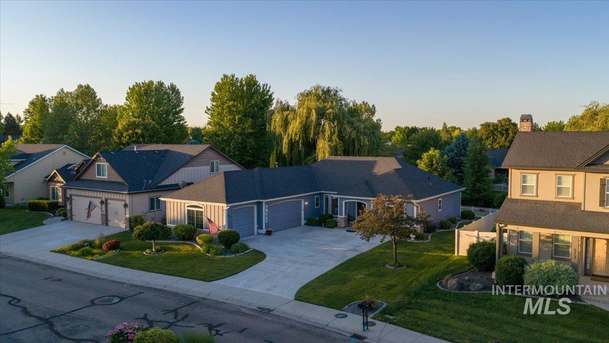 611 E Halpin Drive, Meridian, Idaho 83646, 3 Bedrooms, 2 Bathrooms, Residential For Sale, Price $525,000, 98989281