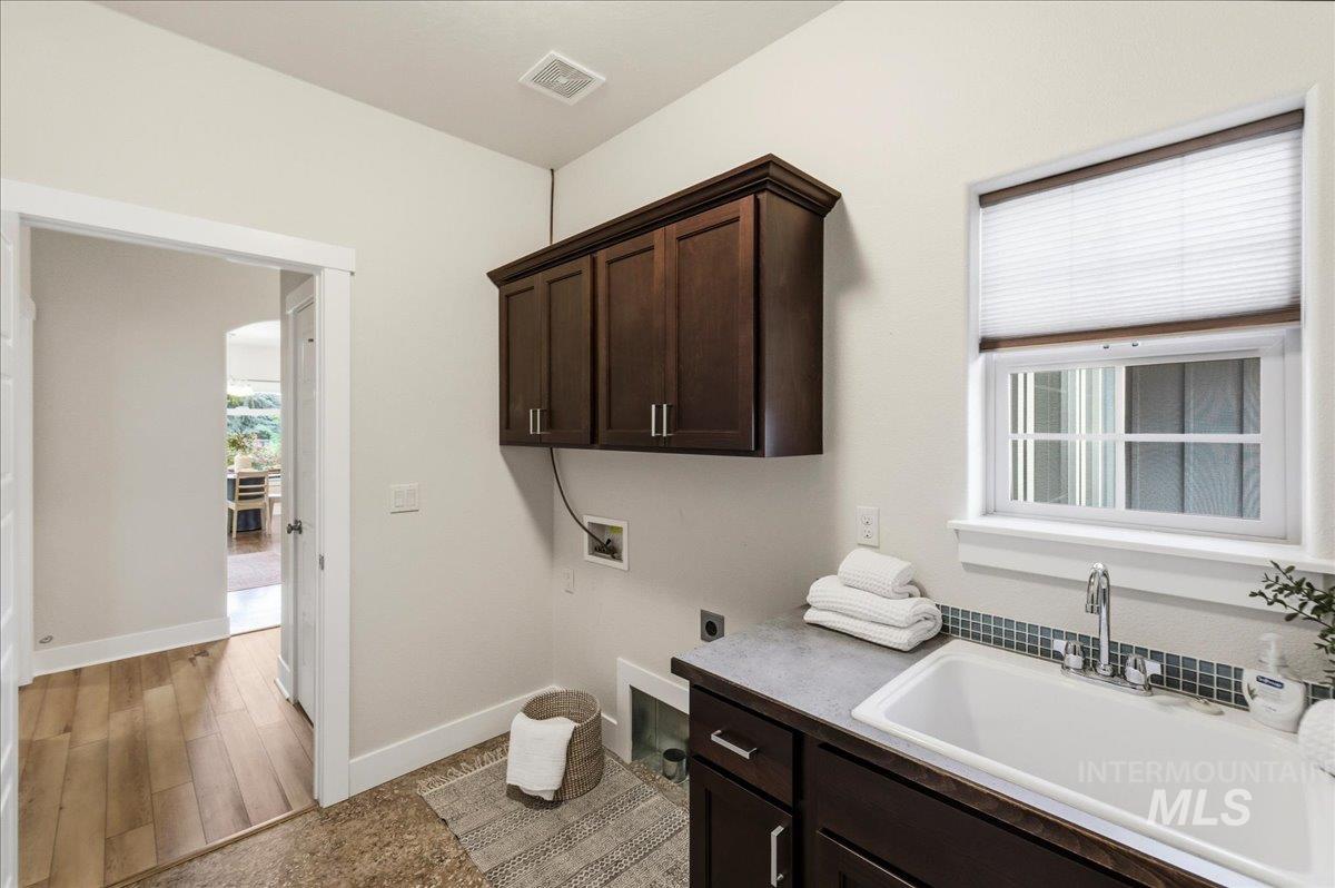 611 E Halpin Drive, Meridian, Idaho 83646, 3 Bedrooms, 2 Bathrooms, Residential For Sale, Price $525,000, 98989281