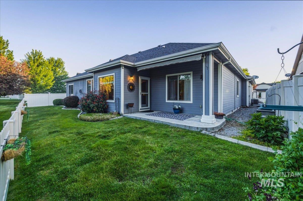 611 E Halpin Drive, Meridian, Idaho 83646, 3 Bedrooms, 2 Bathrooms, Residential For Sale, Price $525,000, 98989281