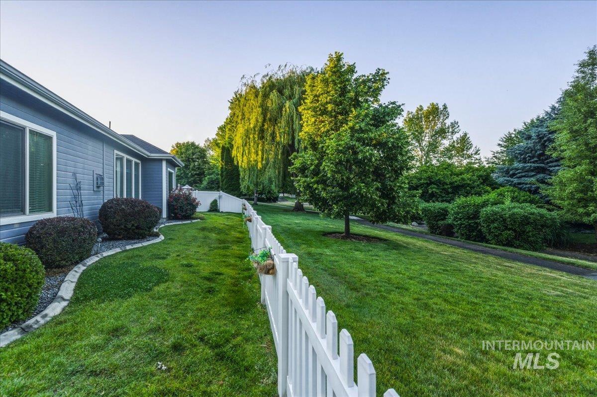 611 E Halpin Drive, Meridian, Idaho 83646, 3 Bedrooms, 2 Bathrooms, Residential For Sale, Price $525,000, 98989281