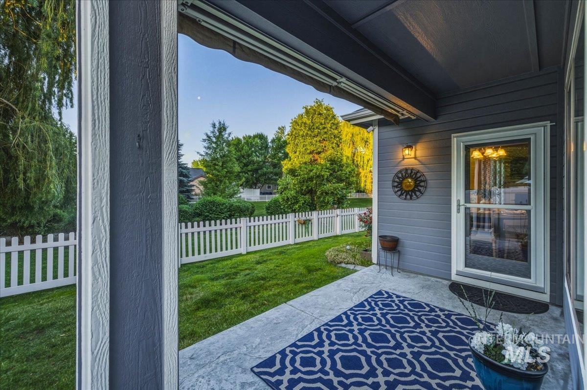 611 E Halpin Drive, Meridian, Idaho 83646, 3 Bedrooms, 2 Bathrooms, Residential For Sale, Price $525,000, 98989281