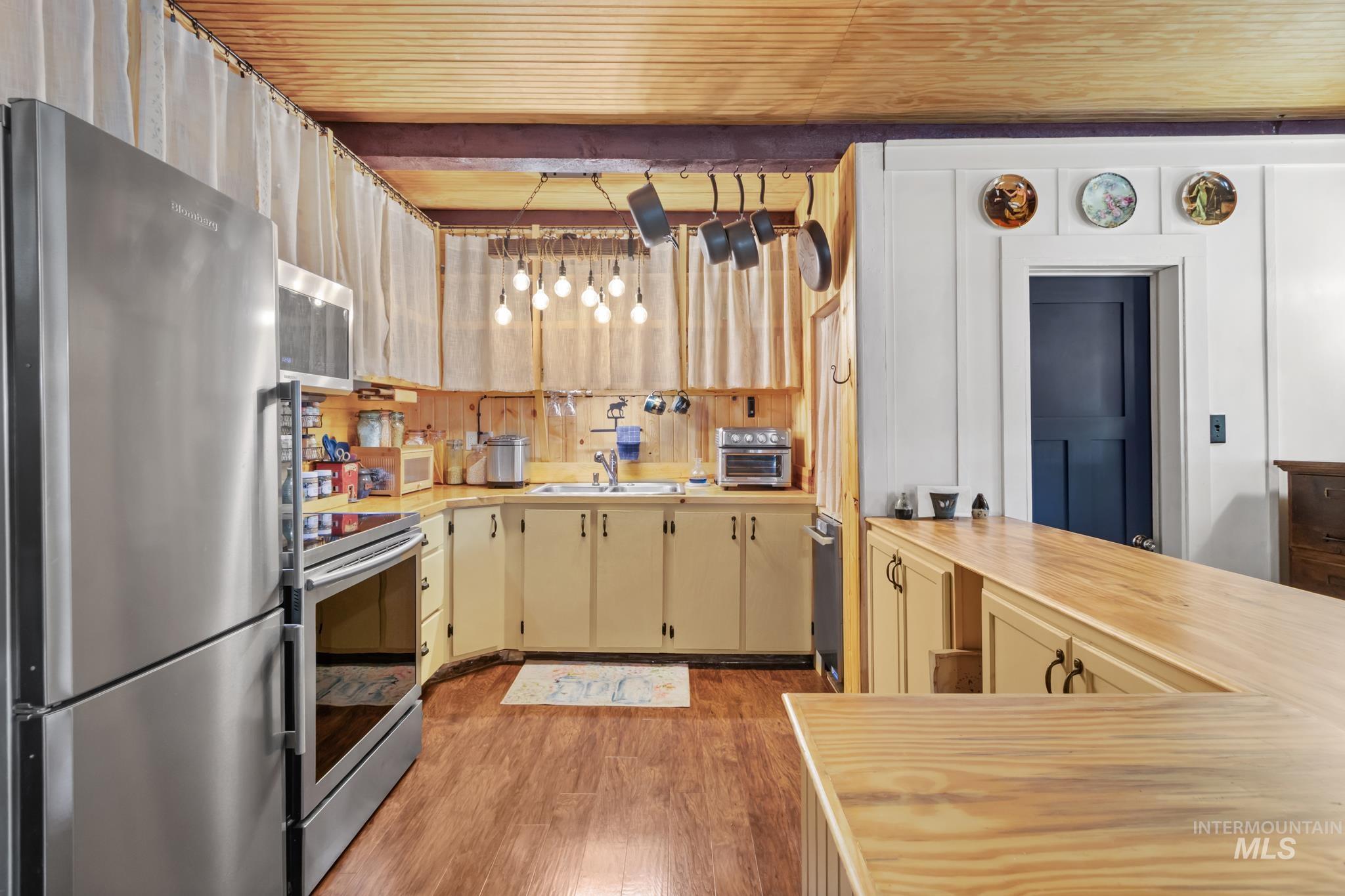 112 Cottonwood Rd, Idaho City, Idaho 83631, 3 Bedrooms, 2.5 Bathrooms, Residential For Sale, Price $349,999, 98989282