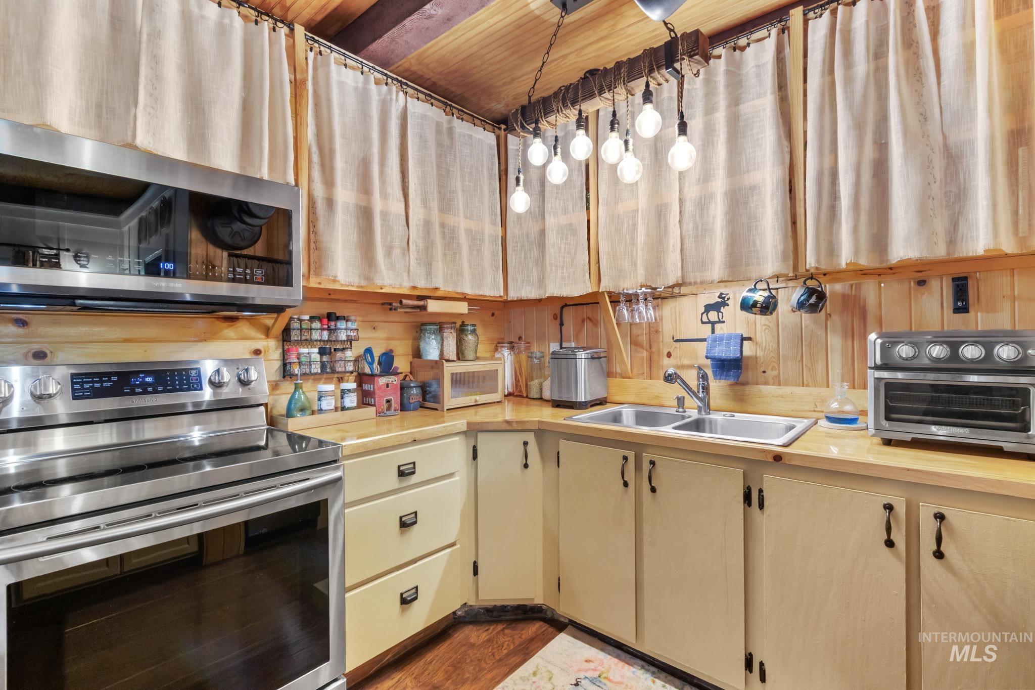 112 Cottonwood Rd, Idaho City, Idaho 83631, 3 Bedrooms, 2.5 Bathrooms, Residential For Sale, Price $349,999, 98989282