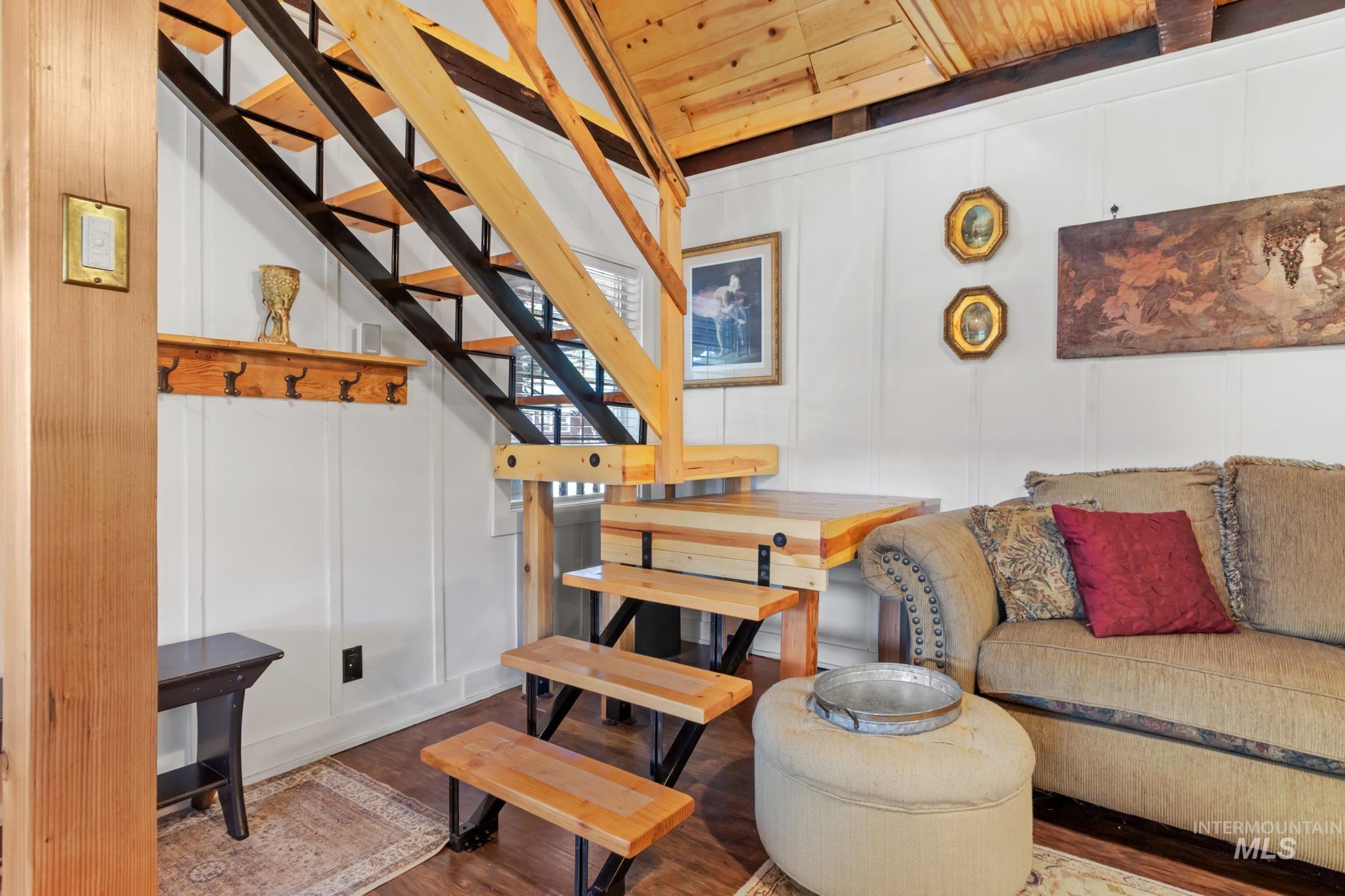 112 Cottonwood Rd, Idaho City, Idaho 83631, 3 Bedrooms, 2.5 Bathrooms, Residential For Sale, Price $349,999, 98989282