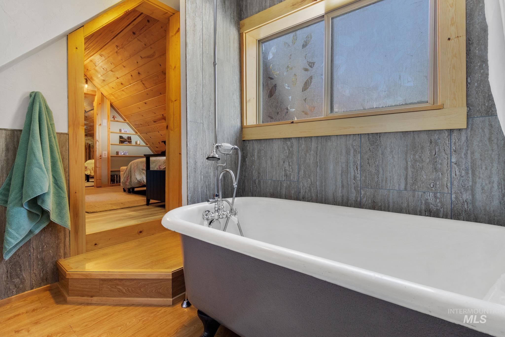 112 Cottonwood Rd, Idaho City, Idaho 83631, 3 Bedrooms, 2.5 Bathrooms, Residential For Sale, Price $349,999, 98989282