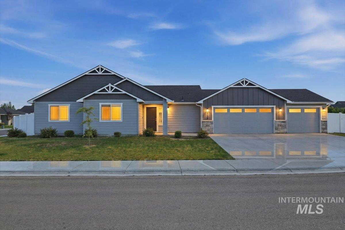 232 Stagecoach, Fruitland, Idaho 83619, 4 Bedrooms, 2 Bathrooms, Residential For Sale, Price $425,000,MLS 98989286