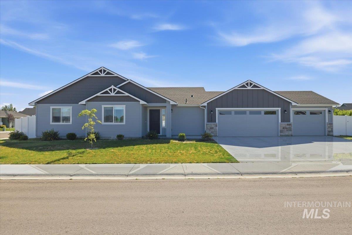 232 Stagecoach, Fruitland, Idaho 83619, 4 Bedrooms, 2 Bathrooms, Residential For Sale, Price $455,000, 98989286