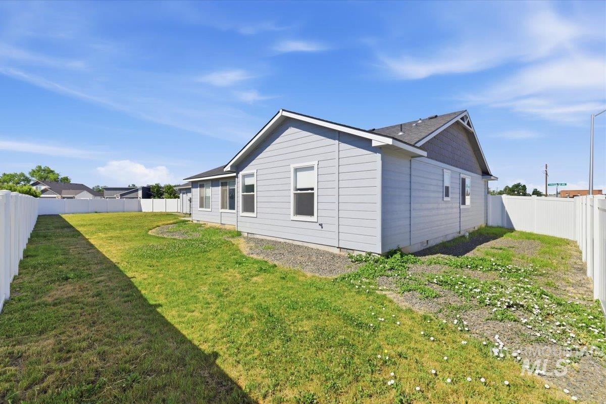 232 Stagecoach, Fruitland, Idaho 83619, 4 Bedrooms, 2 Bathrooms, Residential For Sale, Price $455,000, 98989286