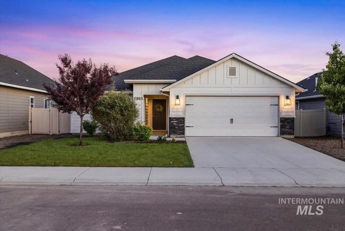 11865 W Box Canyon St., Star, Idaho 83669, 3 Bedrooms, 2 Bathrooms, Residential For Sale, Price $460,000, 98989288