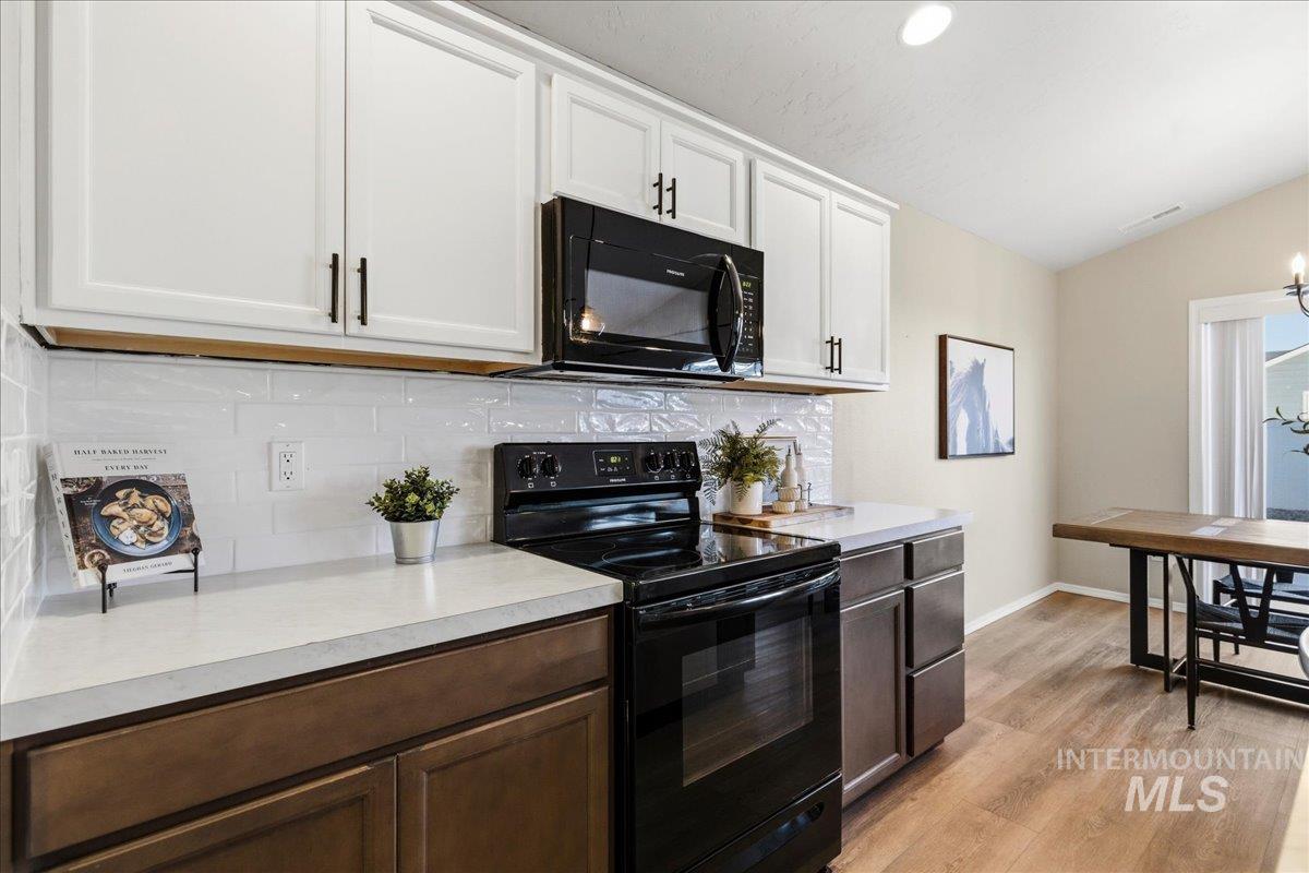 11865 W Box Canyon St., Star, Idaho 83669, 3 Bedrooms, 2 Bathrooms, Residential For Sale, Price $460,000, 98989288