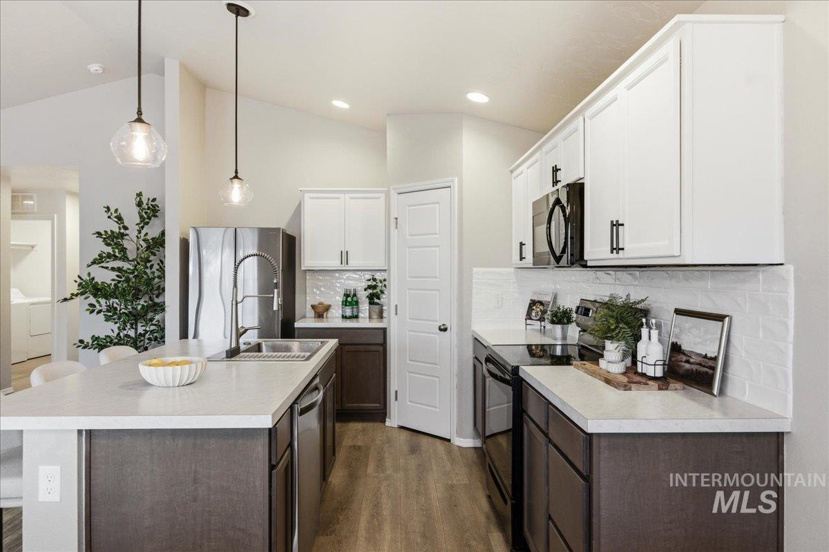 11865 W Box Canyon St., Star, Idaho 83669, 3 Bedrooms, 2 Bathrooms, Residential For Sale, Price $460,000, 98989288