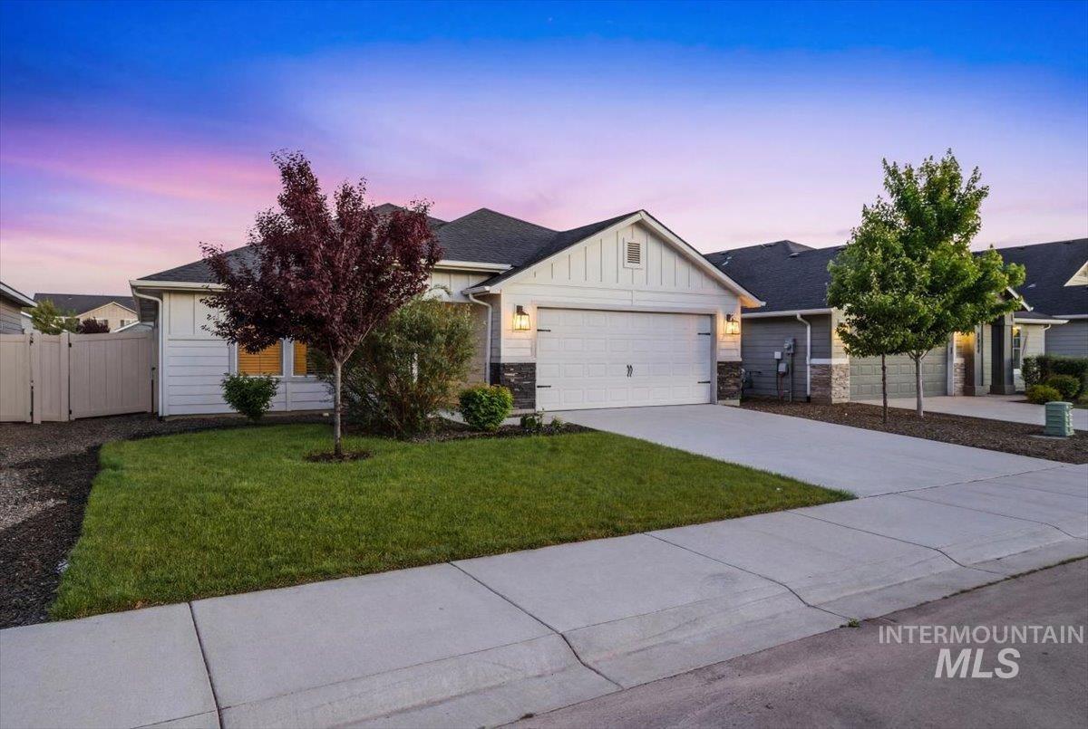 11865 W Box Canyon St., Star, Idaho 83669, 3 Bedrooms, 2 Bathrooms, Residential For Sale, Price $460,000, 98989288