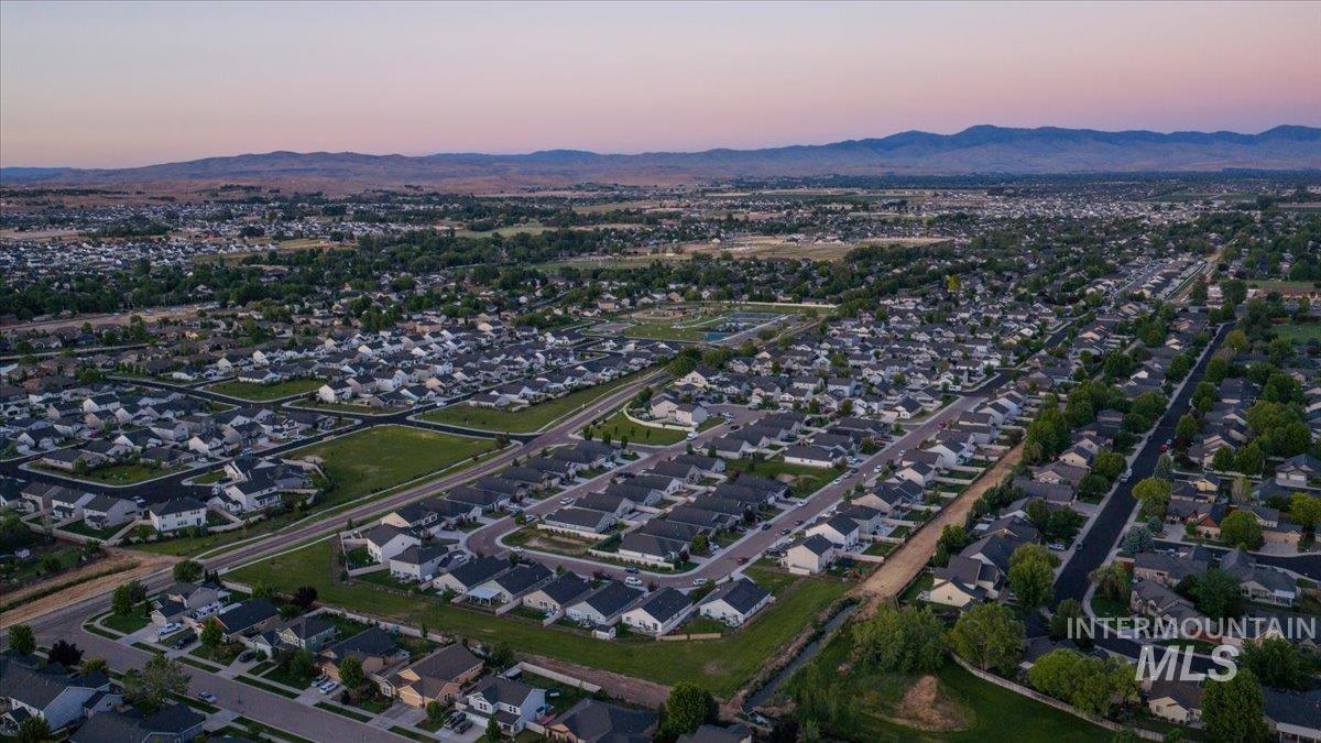 11865 W Box Canyon St., Star, Idaho 83669, 3 Bedrooms, 2 Bathrooms, Residential For Sale, Price $460,000, 98989288
