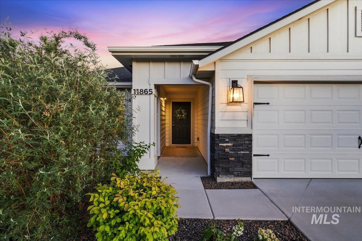11865 W Box Canyon St., Star, Idaho 83669, 3 Bedrooms, 2 Bathrooms, Residential For Sale, Price $460,000, 98989288