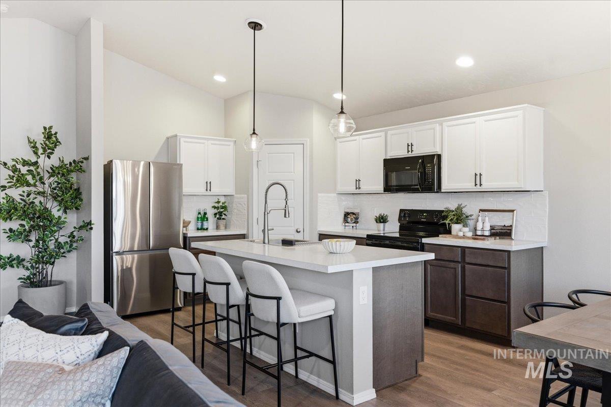 11865 W Box Canyon St., Star, Idaho 83669, 3 Bedrooms, 2 Bathrooms, Residential For Sale, Price $460,000, 98989288