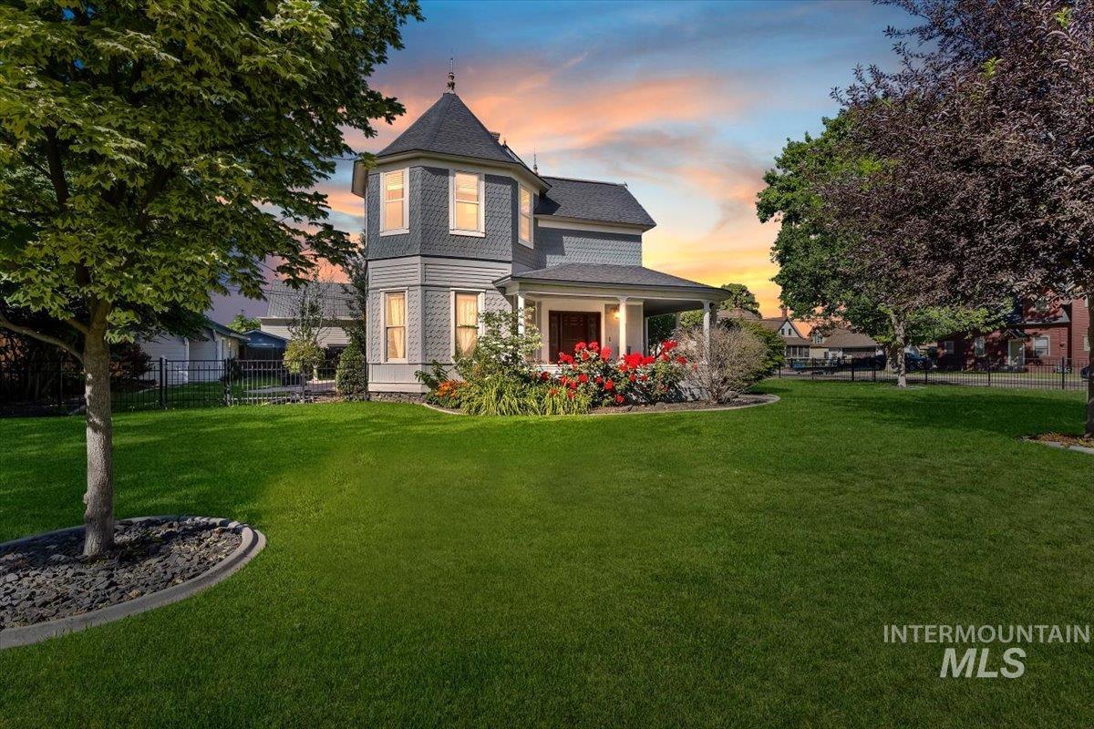 904 E Belmont St., Caldwell, Idaho 83605, 3 Bedrooms, 2.5 Bathrooms, Residential For Sale, Price $579,900, 98989289