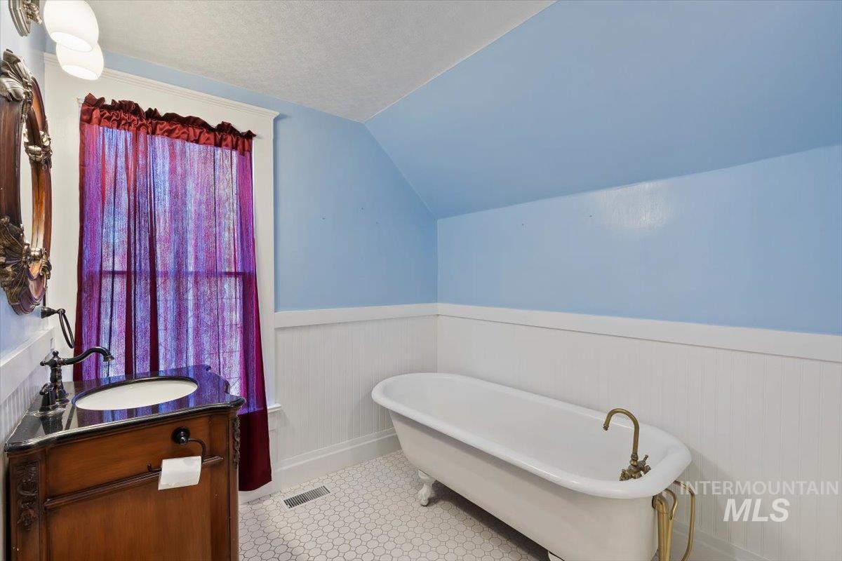 904 E Belmont St., Caldwell, Idaho 83605, 3 Bedrooms, 2.5 Bathrooms, Residential For Sale, Price $579,900, 98989289