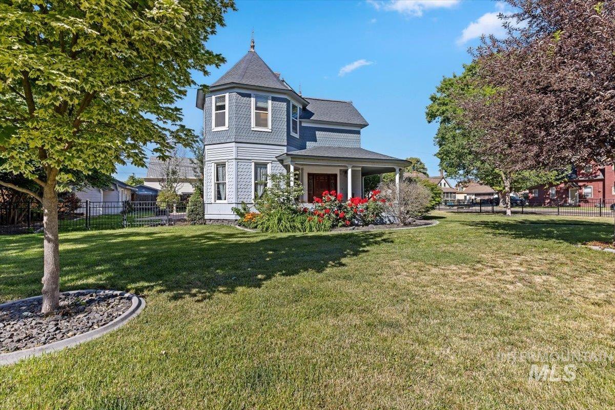 904 E Belmont St., Caldwell, Idaho 83605, 3 Bedrooms, 2.5 Bathrooms, Residential For Sale, Price $579,900, 98989289