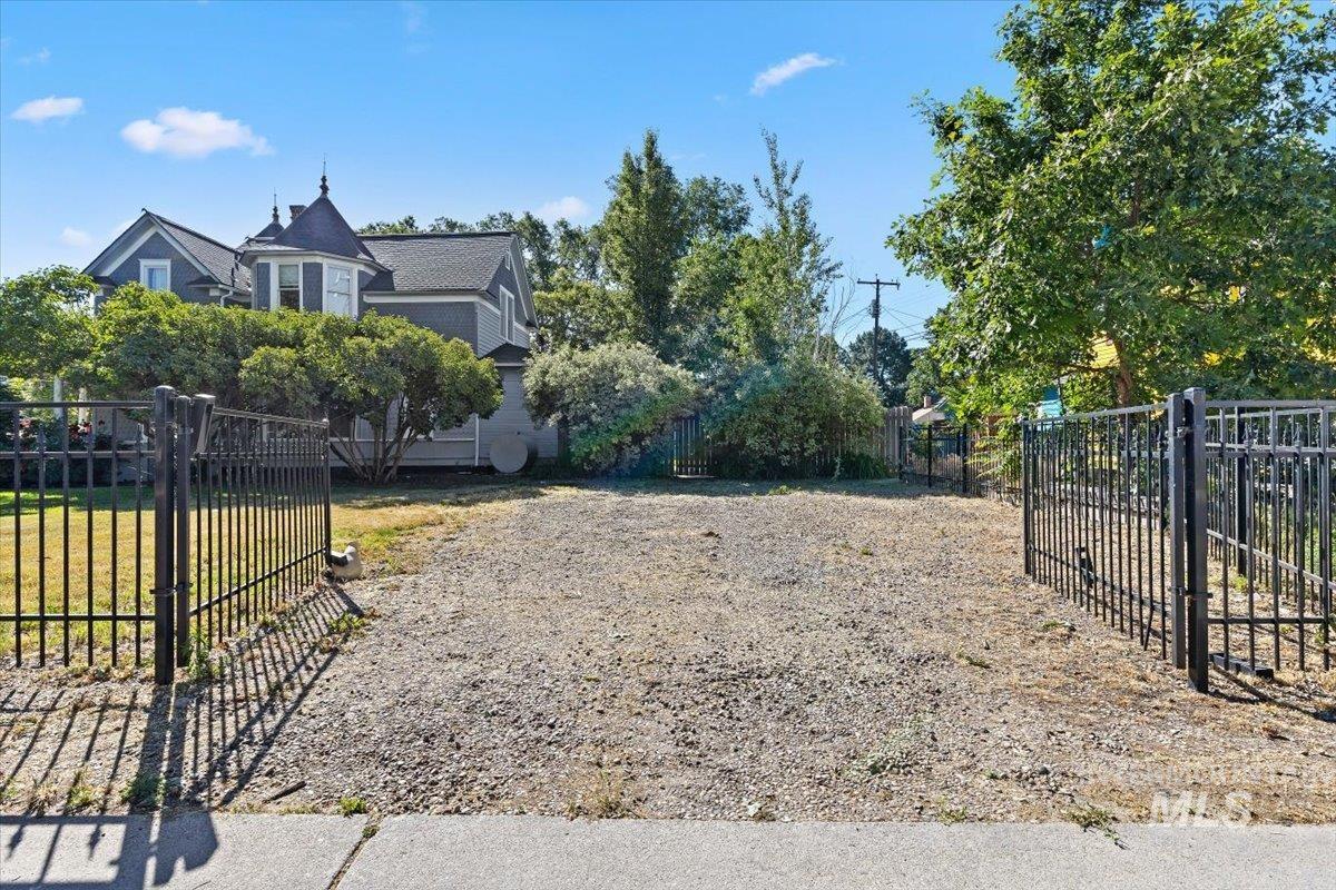 904 E Belmont St., Caldwell, Idaho 83605, 3 Bedrooms, 2.5 Bathrooms, Residential For Sale, Price $579,900, 98989289