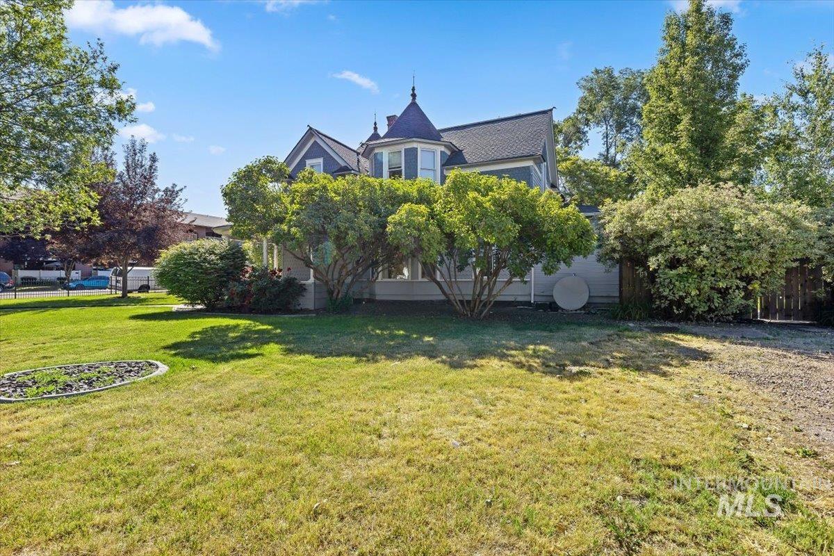 904 E Belmont St., Caldwell, Idaho 83605, 3 Bedrooms, 2.5 Bathrooms, Residential For Sale, Price $579,900, 98989289