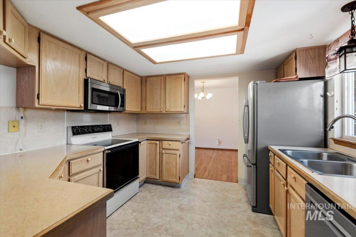 1100 Burnett Street, Nampa, Idaho 83651, 3 Bedrooms, 2 Bathrooms, Residential For Sale, Price $329,000, 98989295